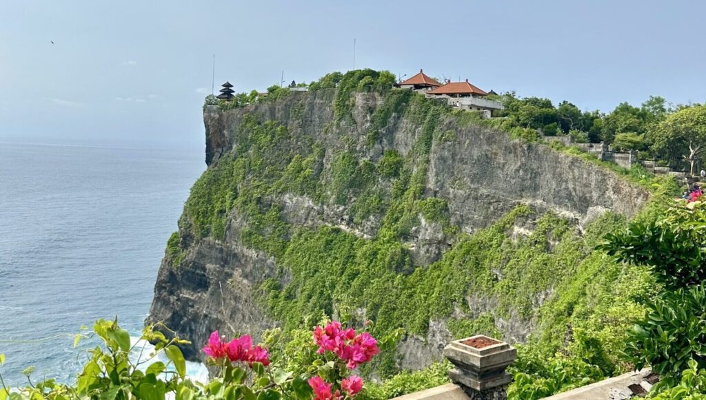 Uluwatu, chrám opic, Sandra šírlová