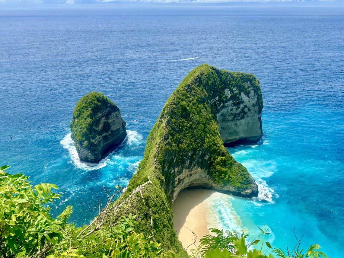 Kelingking Beach Nusa Penida Sandra Šírlová pláž beach Bali